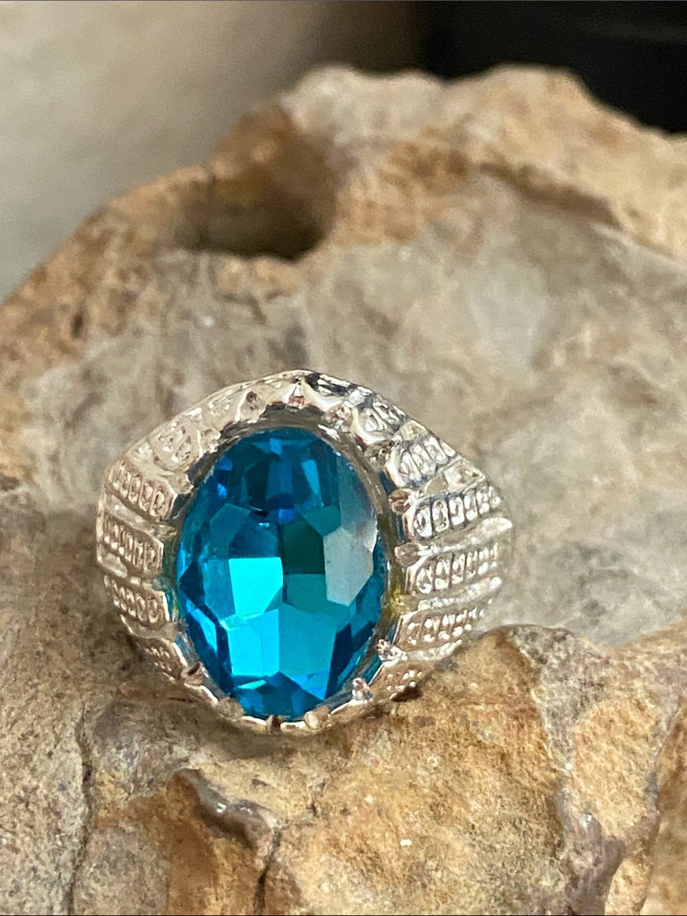 5/$10❤️❤️❤️NEW Silver Tone Zinc Alloy Faceted Acrylic Ring
